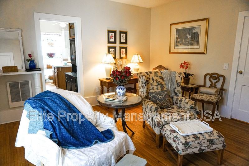 5904 Wall St #D - Photo 5 of 16