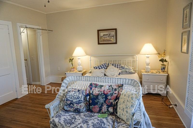 5904 Wall St #D - Photo 6 of 16