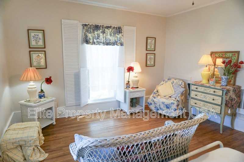 5904 Wall St #D - Photo 7 of 16
