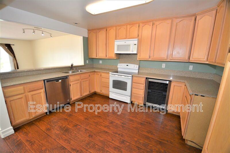 1629 Pierside Ln - Photo 4 of 34