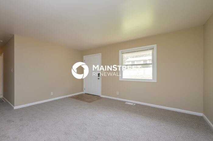 2374 Baywood Dr Se - Photo 5 of 16