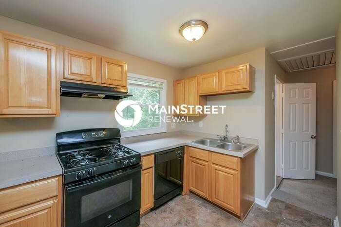 2374 Baywood Dr Se - Photo 7 of 16