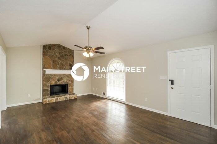 33 Sweetwater Dr - Photo 2 of 17