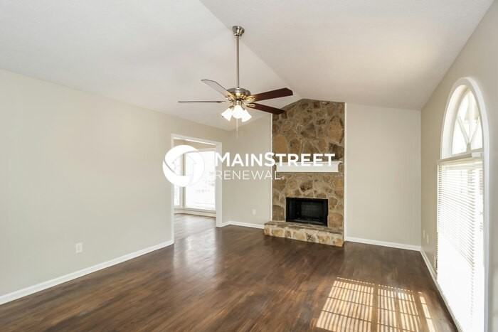 33 Sweetwater Dr - Photo 3 of 17