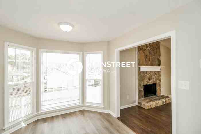33 Sweetwater Dr - Photo 4 of 17