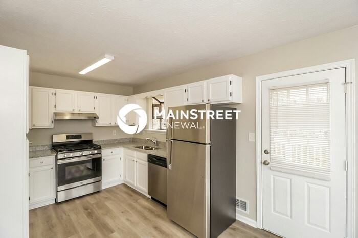 33 Sweetwater Dr - Photo 5 of 17