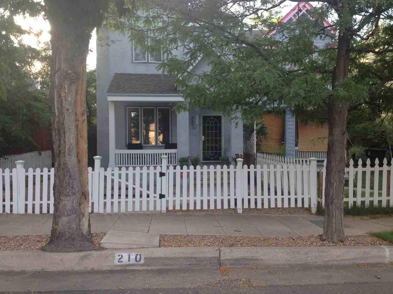 210 Edith Blvd SE - Photo 2 of 31