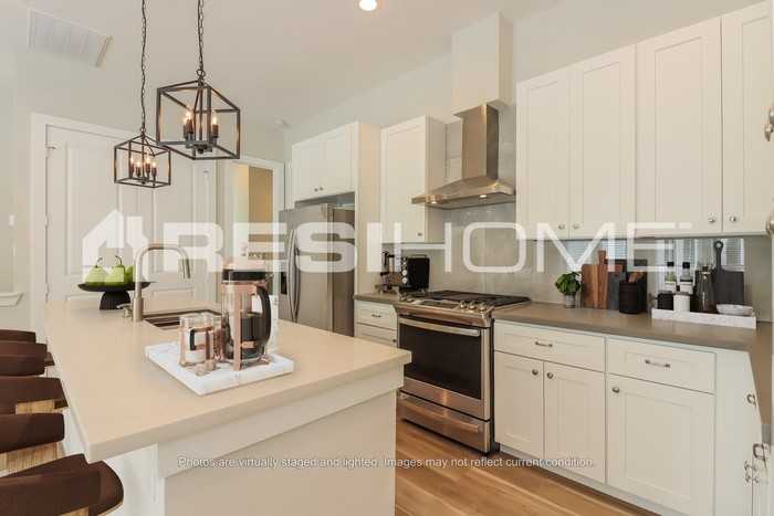 5720 Beall St #B - Photo 3 of 24