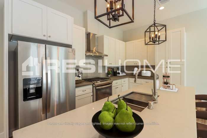 5720 Beall St #B - Photo 4 of 24