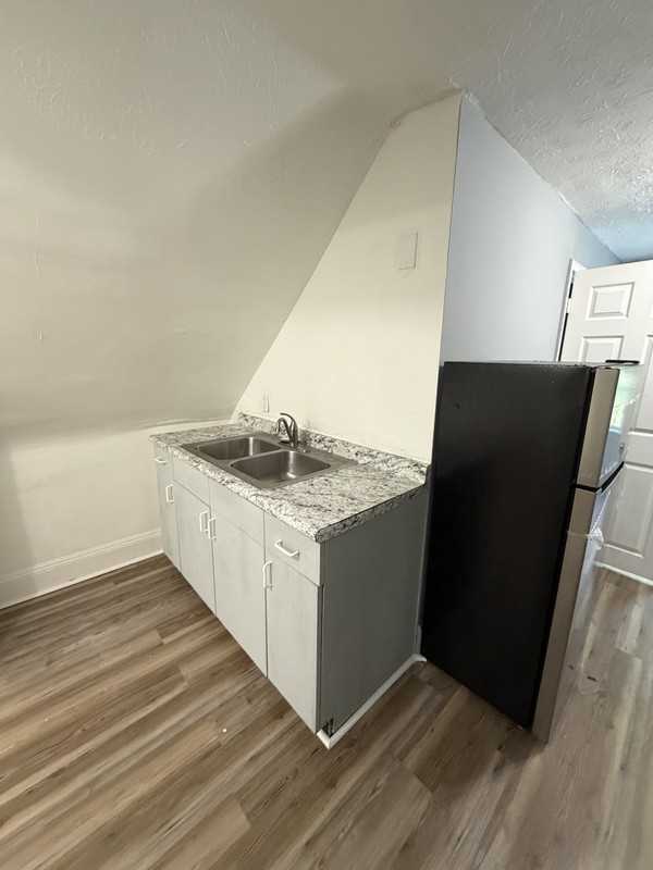 11509 Whitmore Ave - Photo 2 of 6