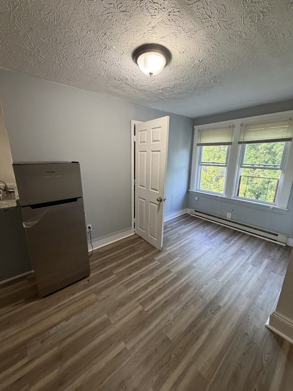 11509 Whitmore Ave - Photo 3 of 6
