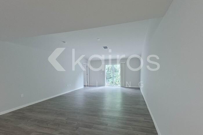 9093 Aegean Cir - Photo 5 of 28