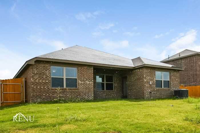 1029 Wheatfield Ln - Photo 3 of 26