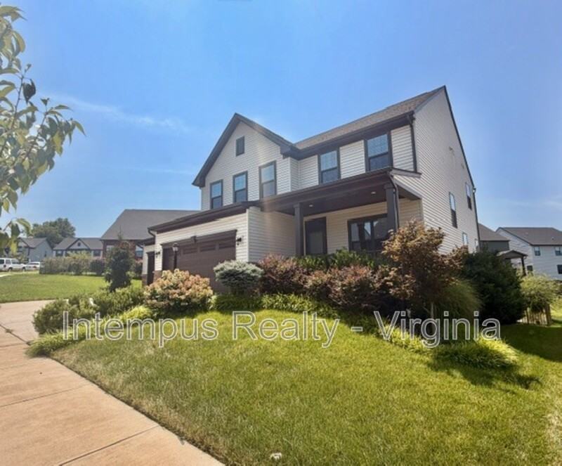 1008 Headquarters Way - Photo 3 of 24