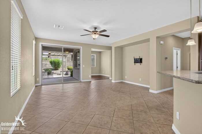 22626 W Moonlight Path - Photo 3 of 23