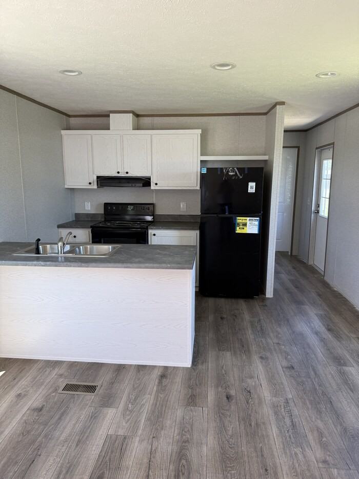 202 Craig St - Photo 5 of 18