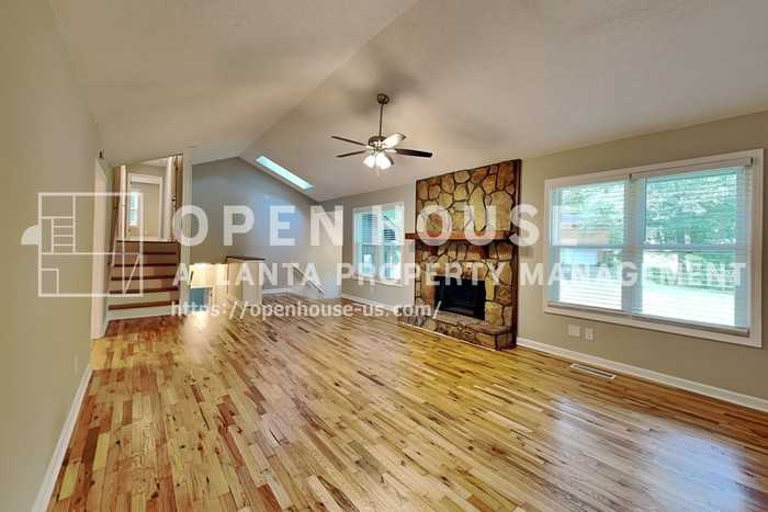 451 Monroe Trce Nw - Photo 5 of 20