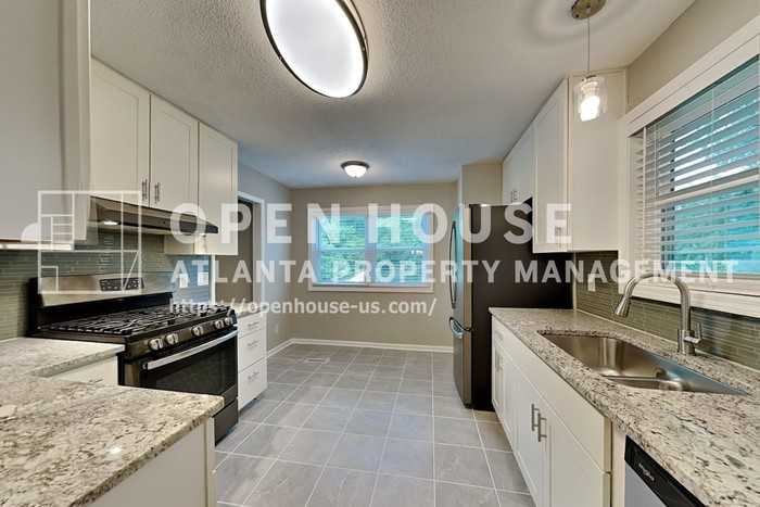 451 Monroe Trce Nw - Photo 7 of 20