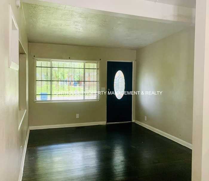 2820 Begonia Rd - Photo 5 of 32