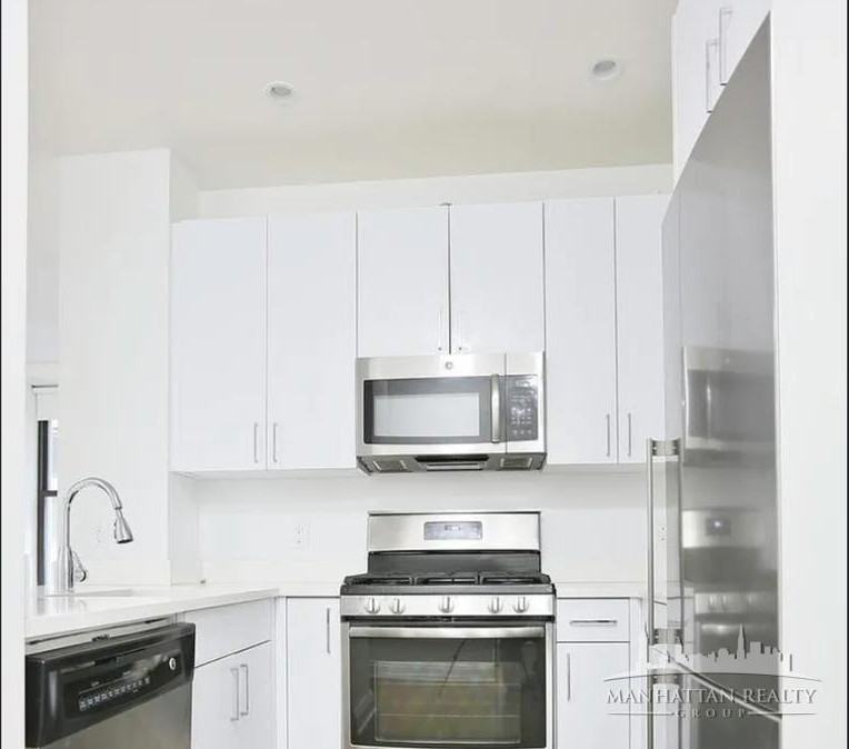 W 58th St #06E - Photo 3 of 5