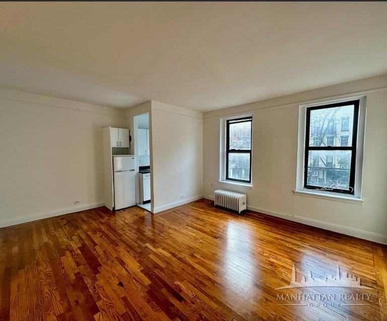 E 58th St #B08 - Photo 3 of 4