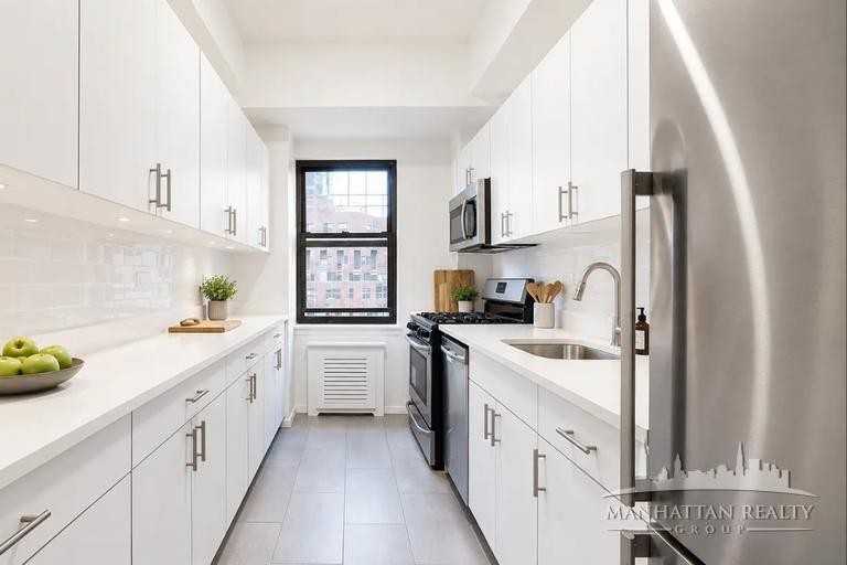 E 57th St #17C - Photo 2 of 4