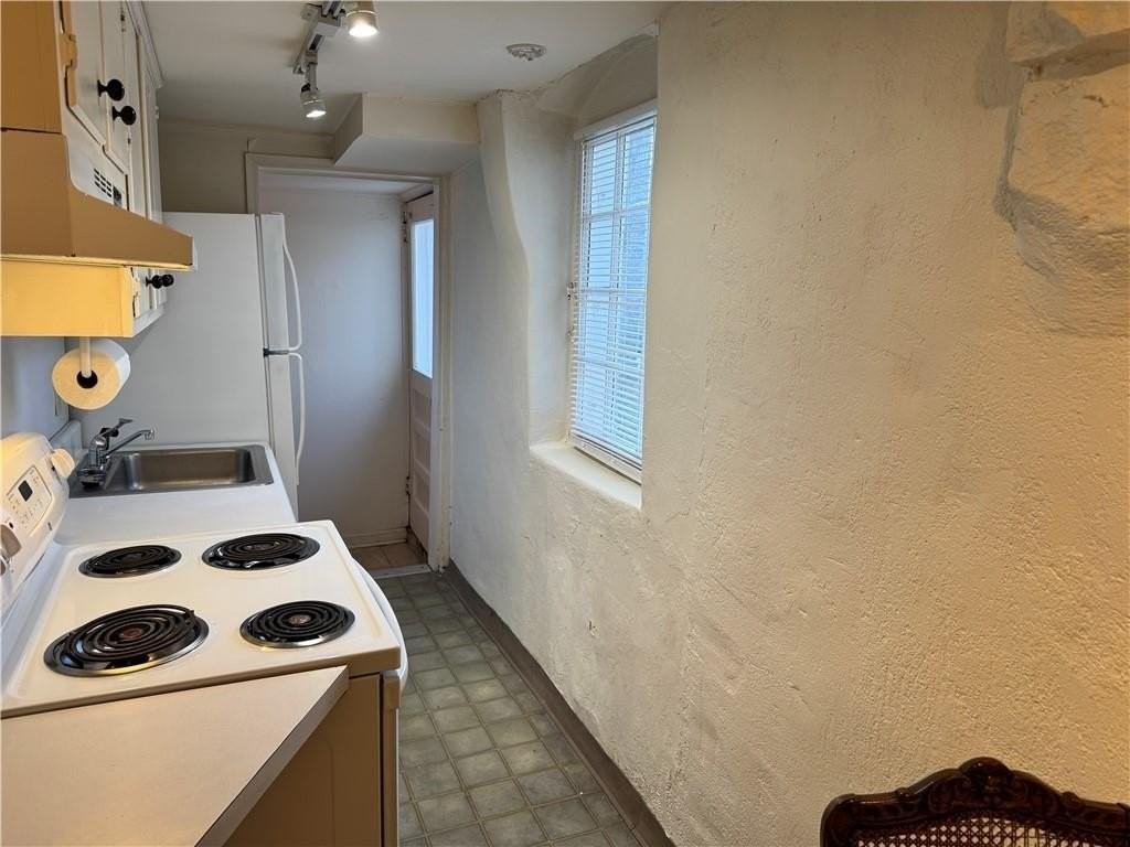 2544 Peachtree Rd Nw #8 - Photo 5 of 10