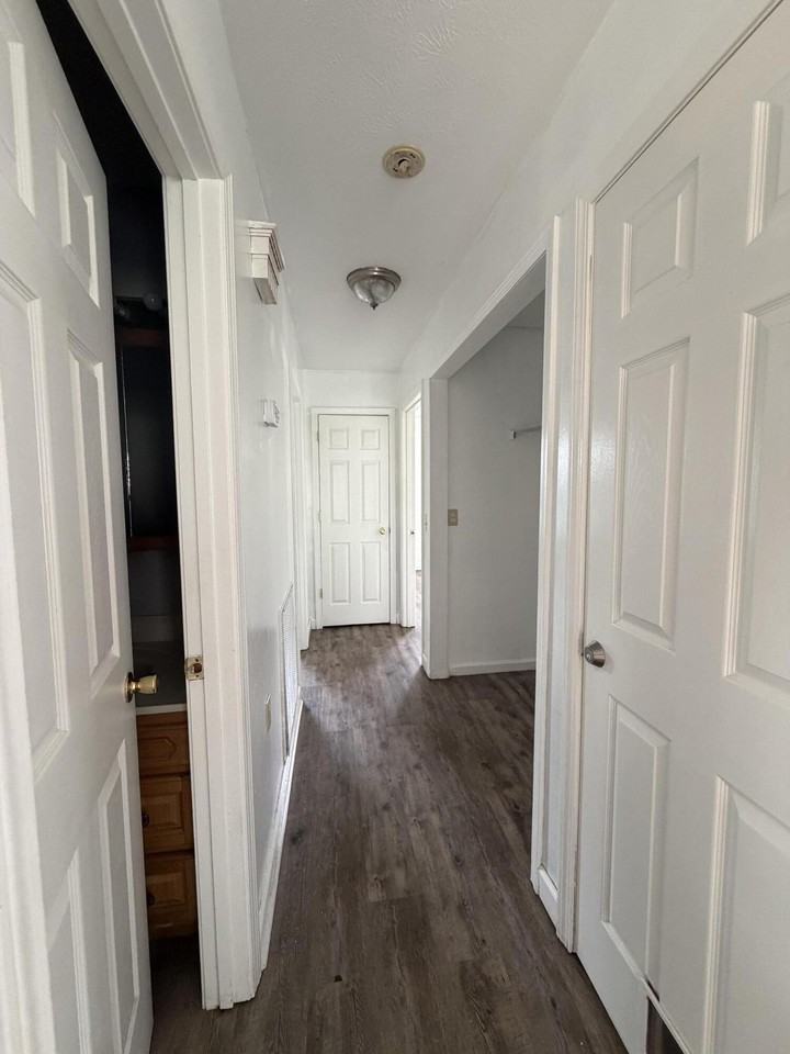 748 Pauline Ave - Photo 4 of 18