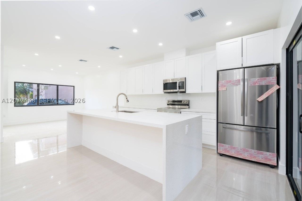 11130 Sw 143rd Pl #0 - Photo 6 of 26