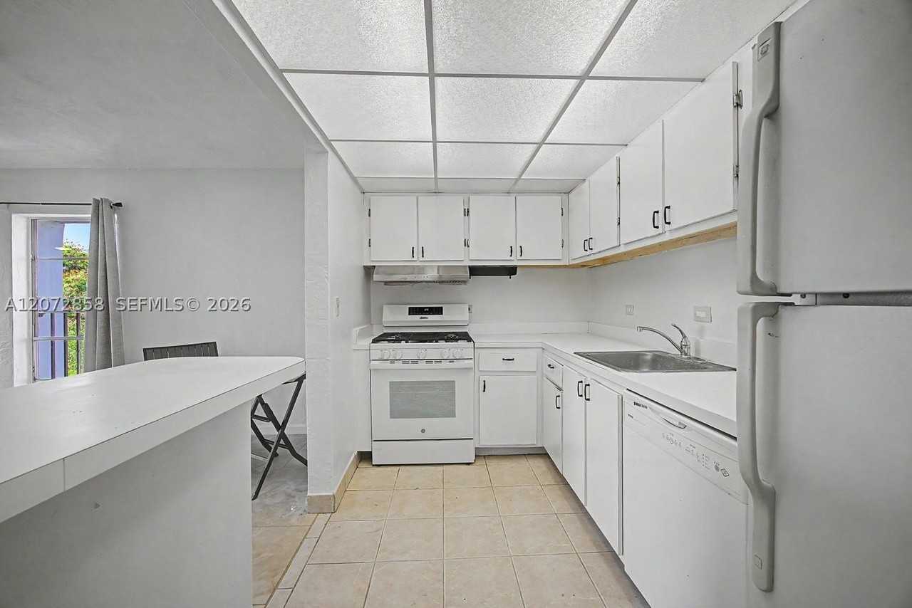6900 N Kendall Dr #A409 - Photo 6 of 18