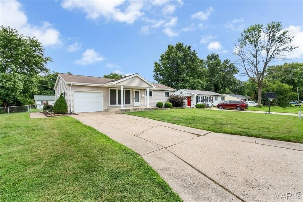 524 Cheryl Ann Dr - Photo 3 of 37