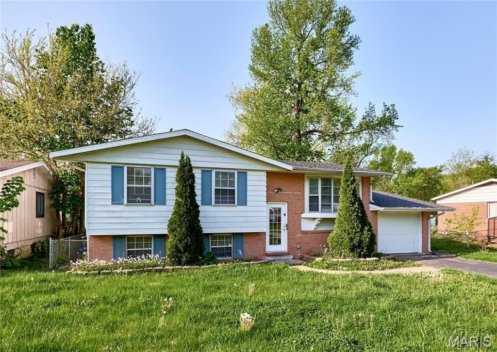 1436 Cove Ln - Photo 2 of 32