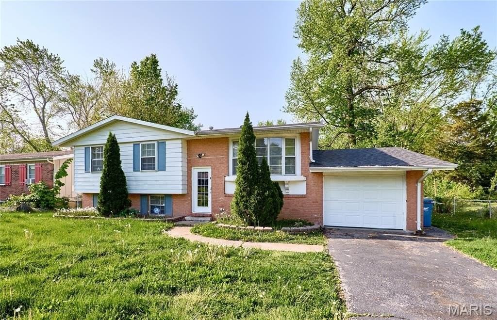 1436 Cove Ln - Photo 3 of 32
