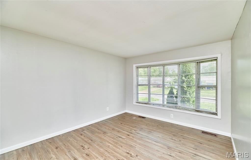 1436 Cove Ln - Photo 5 of 32
