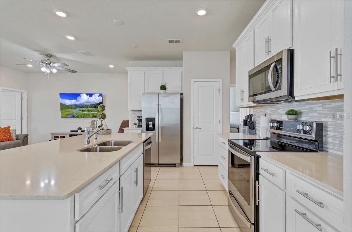 1872 Summer Serenity Dr - Photo 3 of 12