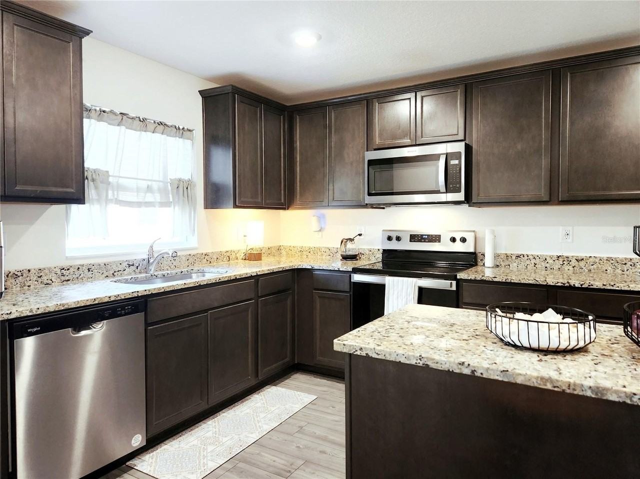 1679 Wynford Cir - Photo 7 of 30