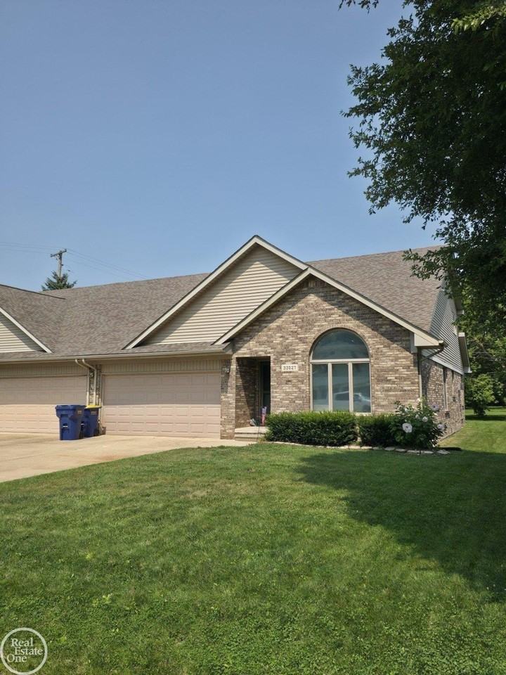 33527 Roselawn St - Photo 2 of 28