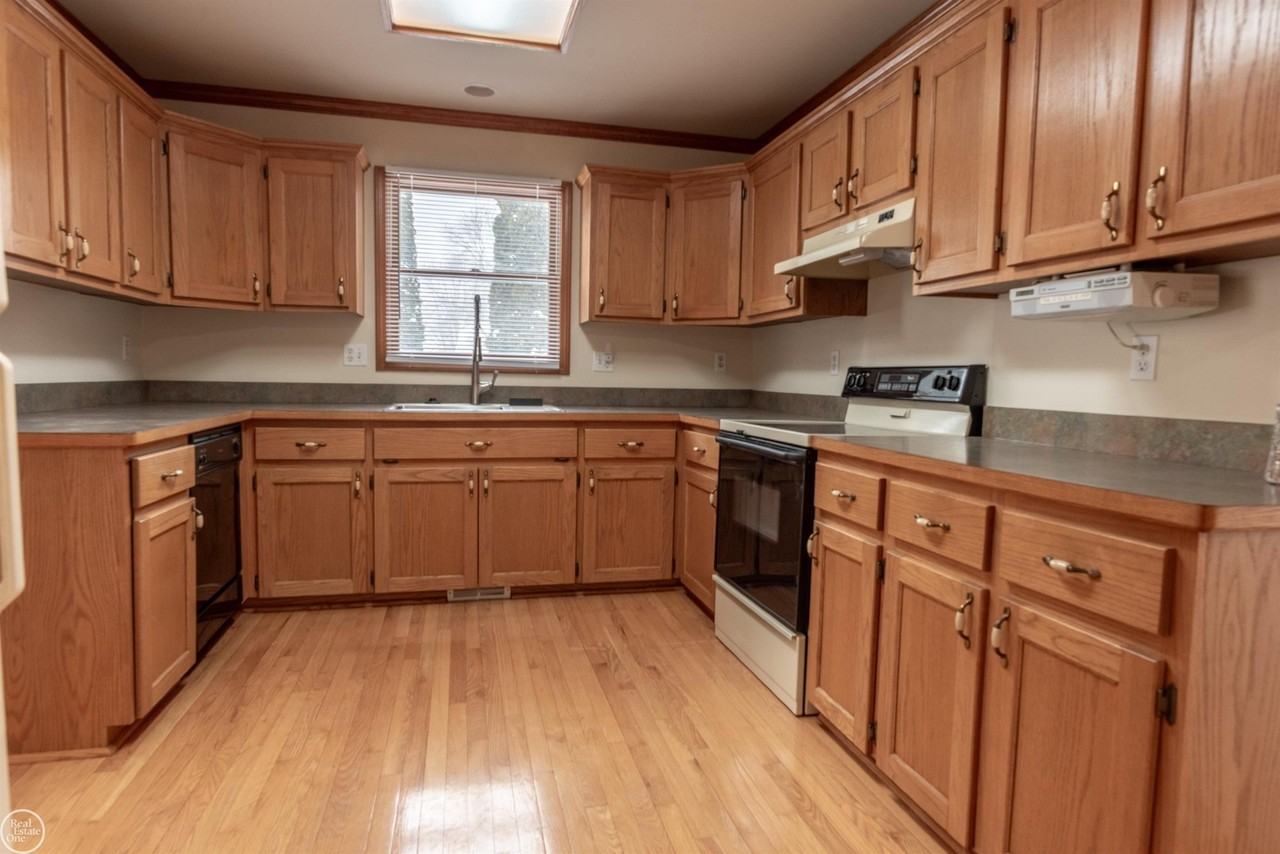 33527 Roselawn St - Photo 5 of 28