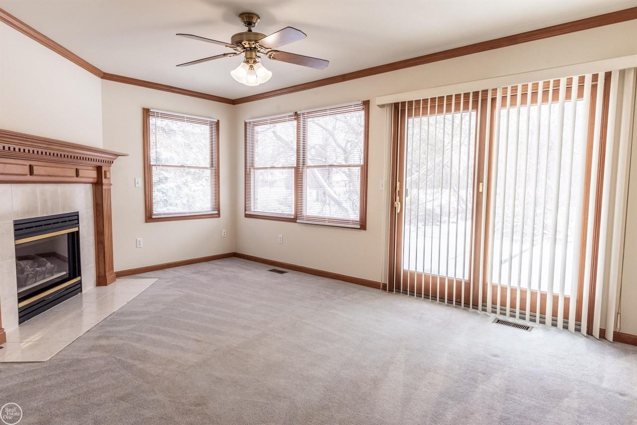 33527 Roselawn St - Photo 7 of 28