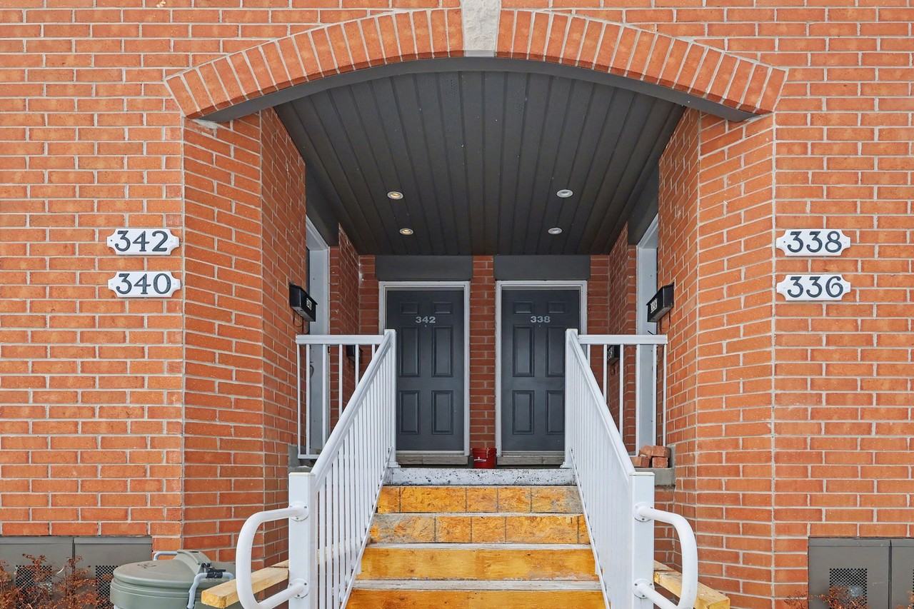 340 London Terrace - Photo 3 of 32
