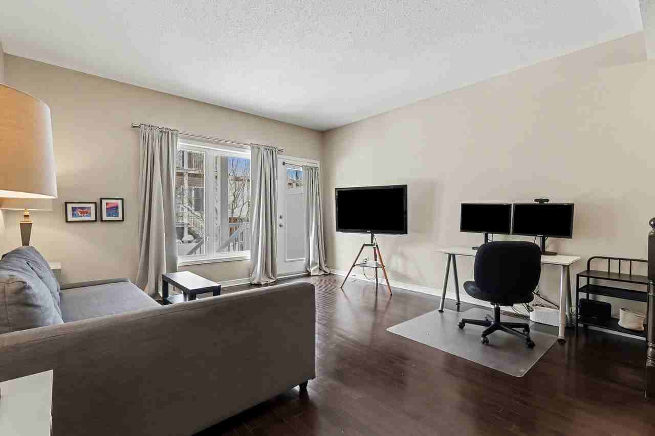 340 London Terrace - Photo 5 of 32