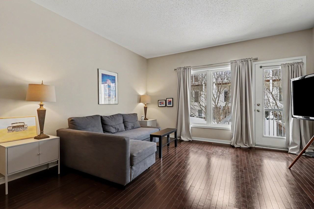 340 London Terrace - Photo 6 of 32