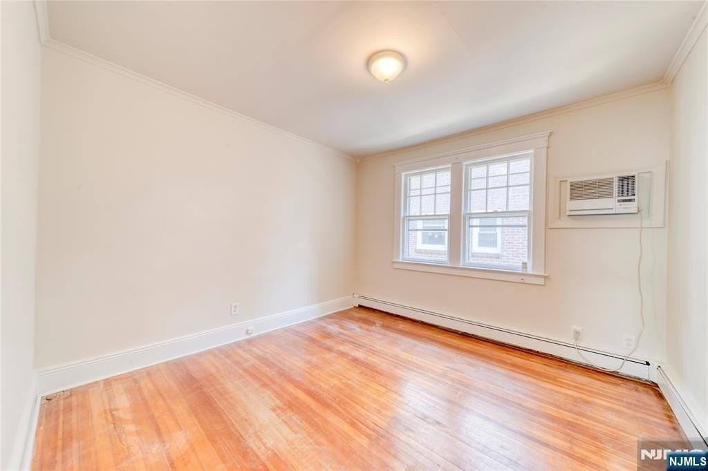 824 Linden Ave - Photo 7 of 13