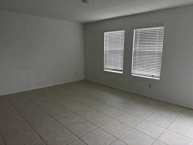 325 Carthage Dr - Photo 5 of 13