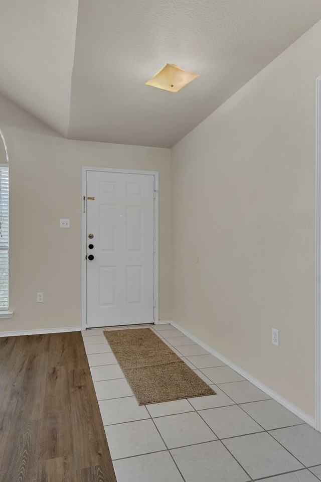 2140 Teal Ct - Photo 5 of 25