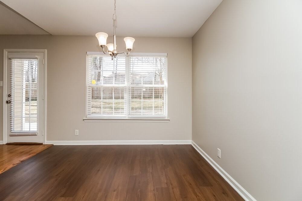 804 Winchester Close - Photo 5 of 16
