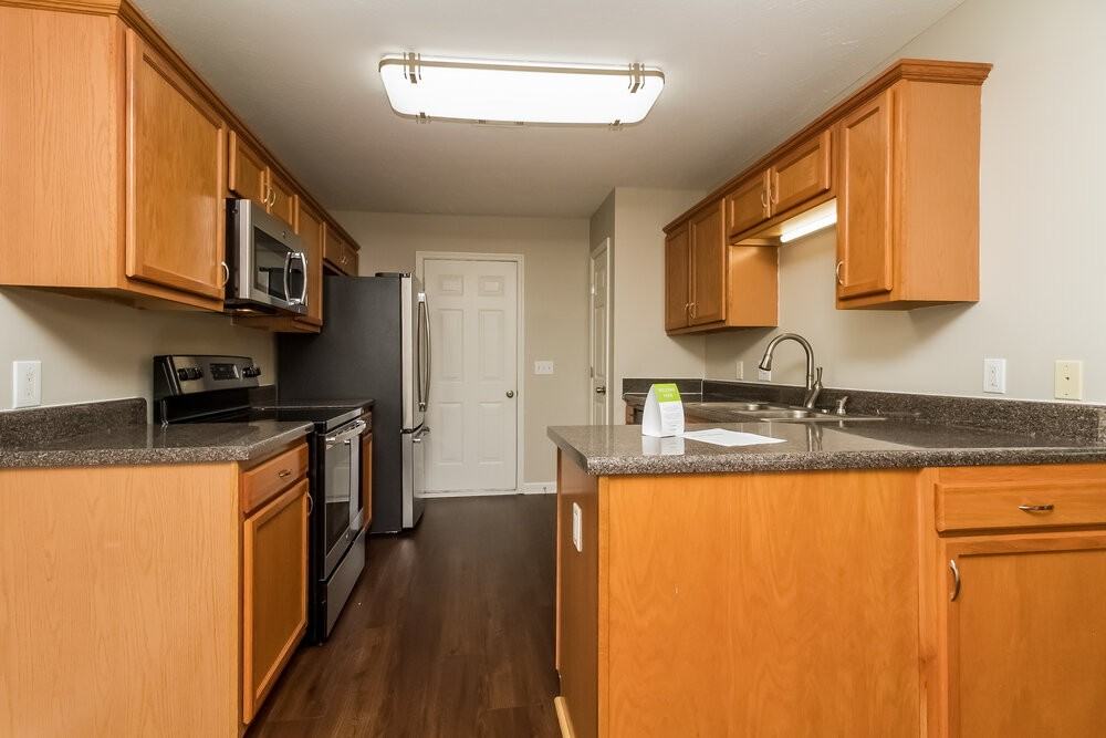 804 Winchester Close - Photo 6 of 16