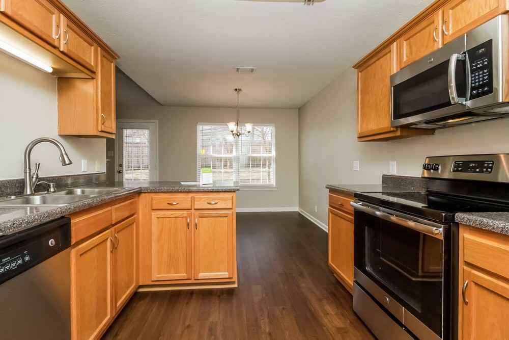 804 Winchester Close - Photo 7 of 16
