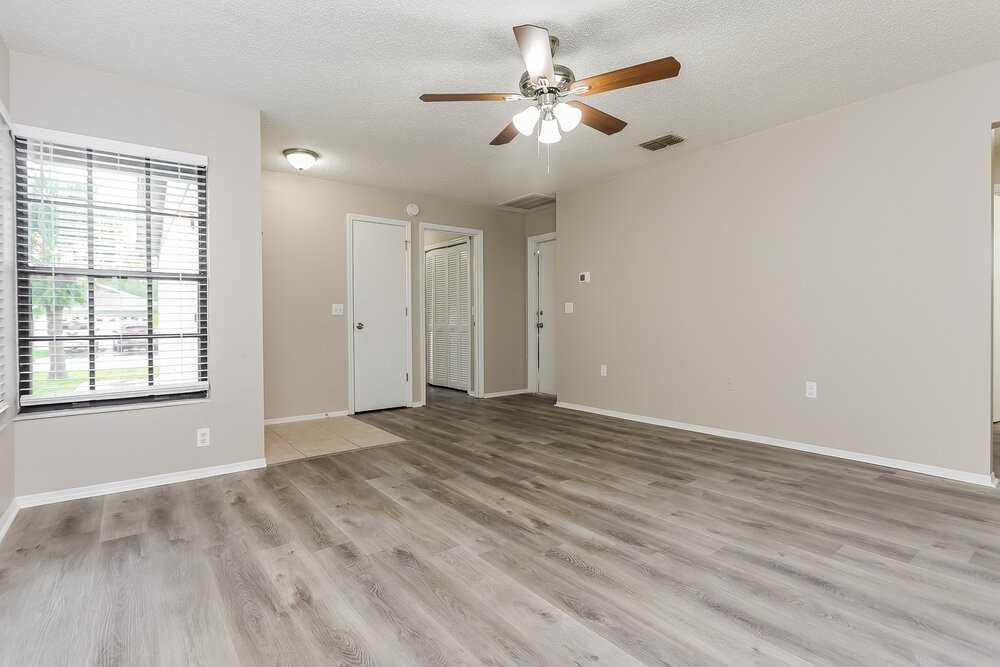 1372 Bramblewood Dr - Photo 5 of 16
