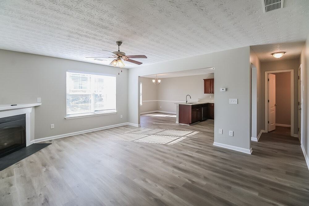 1439 Persimmon Trce - Photo 4 of 17